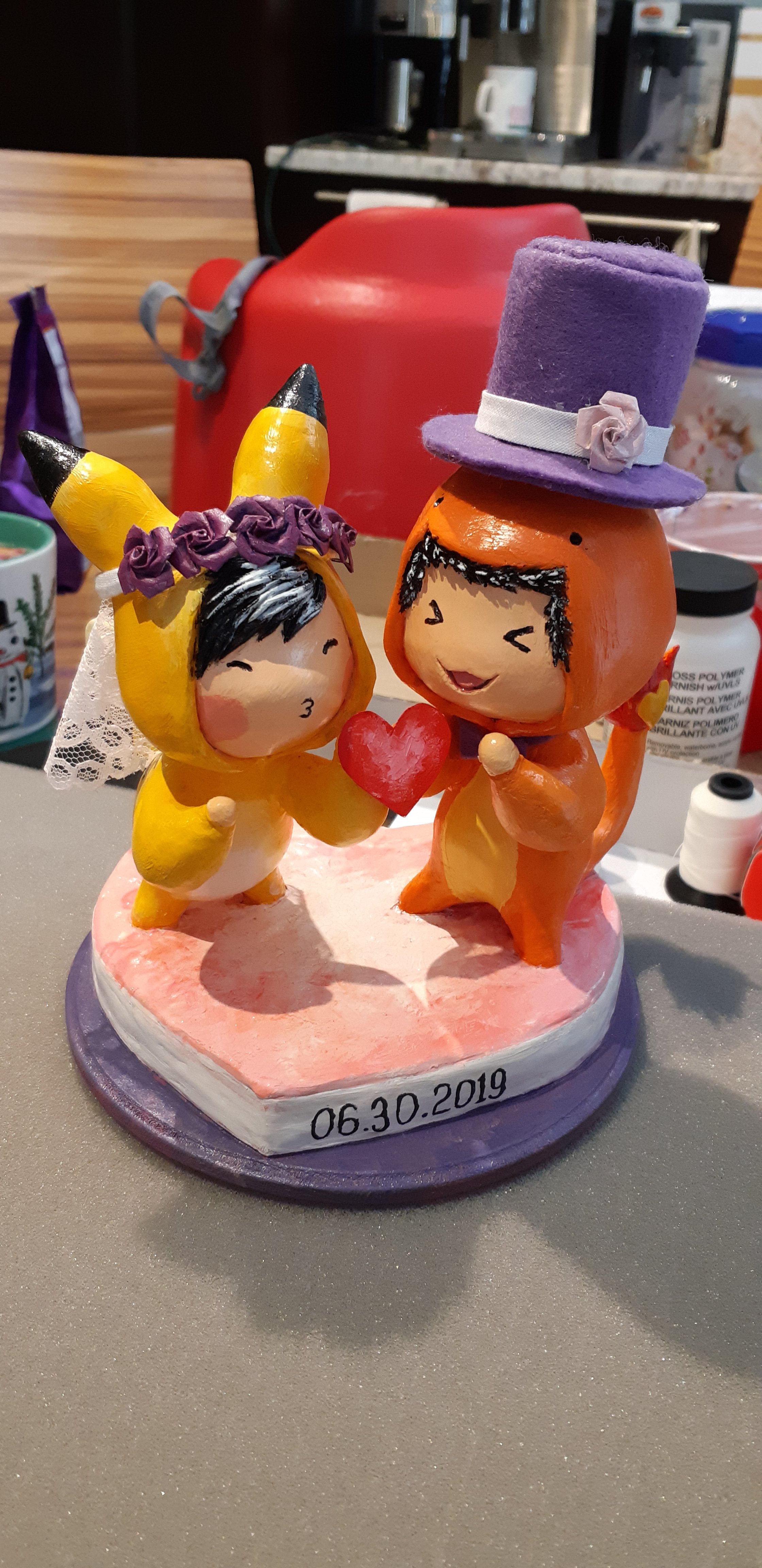 The same completed picture described from the beginning - it is the final result of the wedding cake topper.