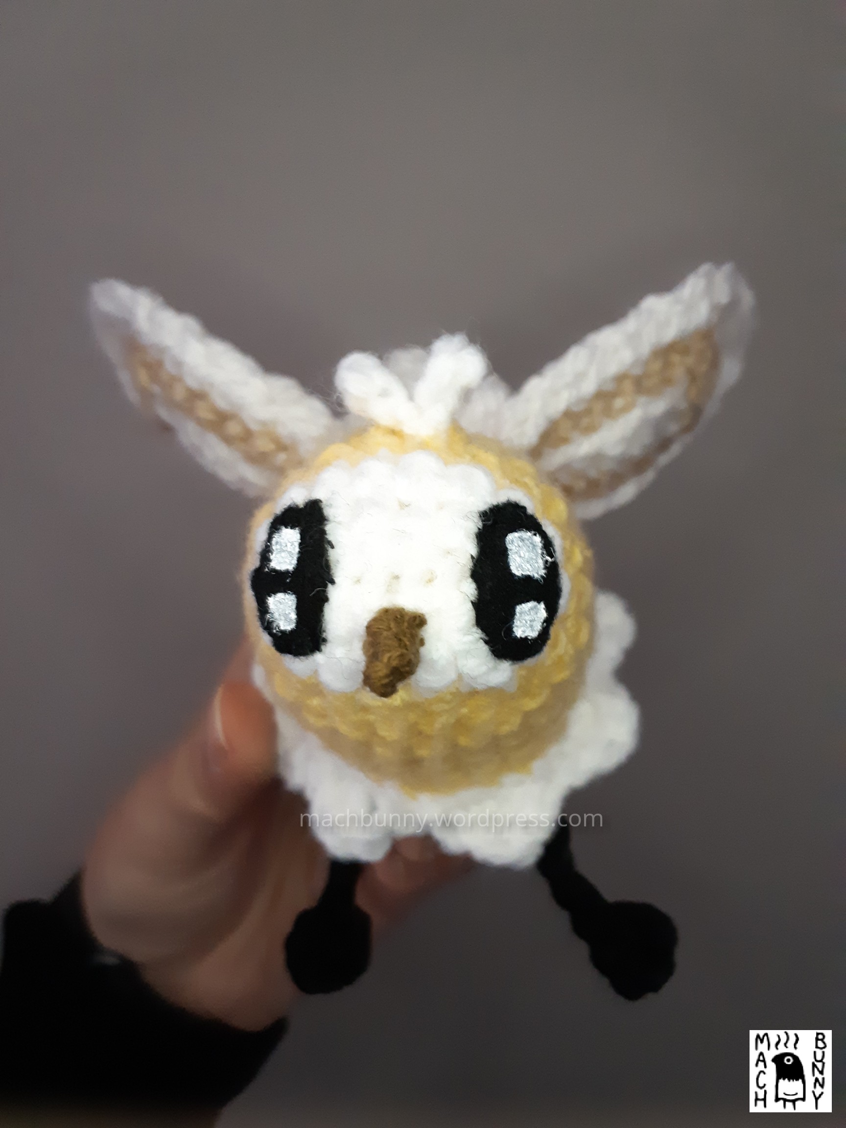 Cutiefly amigurumi - yellow cutiefly amigurumi crocheted with acrylic yarn; front view from head-on