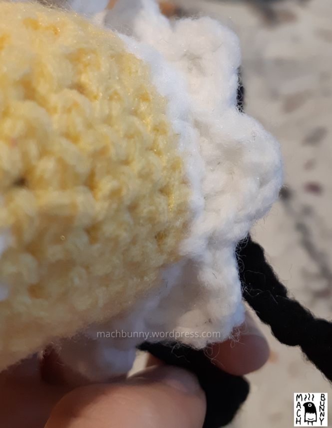 Cutiefly amigurumi - yellow cutiefly amigurumi crocheted with acrylic yarn; closeup of the skirt