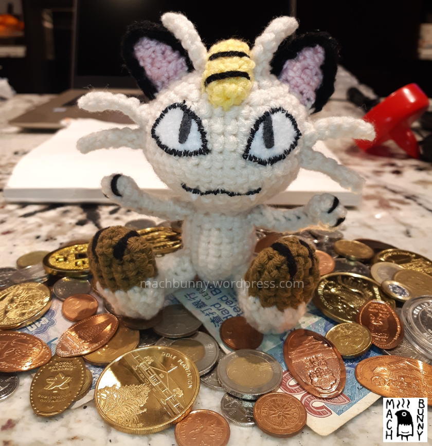 Amigurumi Meowth on coins