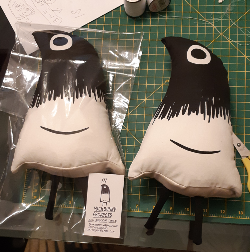 Burnt bird plush, side view in packaging and without packaging