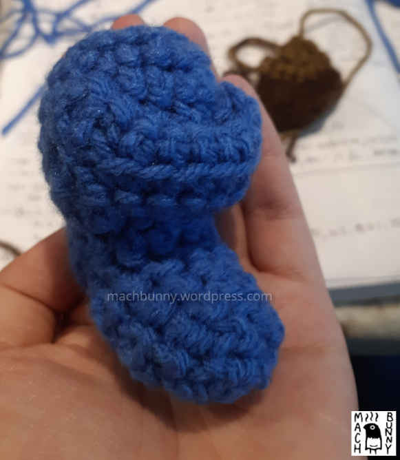 Amigurumi Nidoqueen, front view of leg base