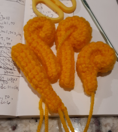 Ho-oh amigurumi pieces of the head feathers