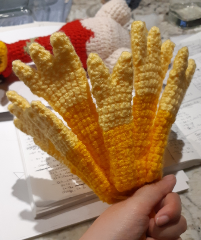 Ho-oh amigurumi, side view of completed tail piece