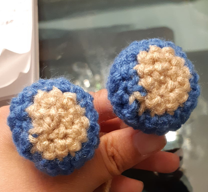 Hitmontop amigurumi, foot pieces