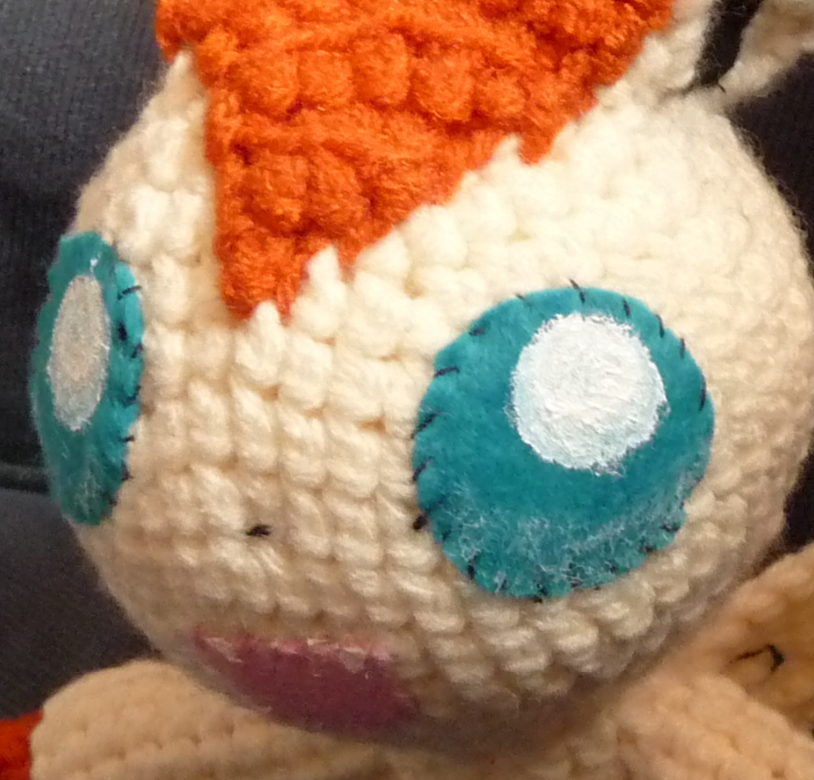 Old Amigurumi Victini, front view of face