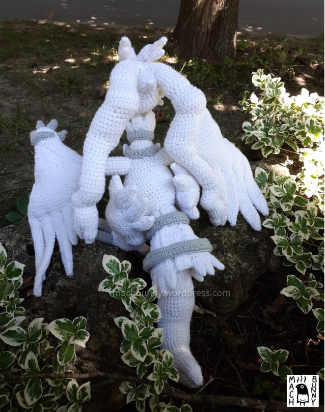 Amigurumi Reshiram, back view