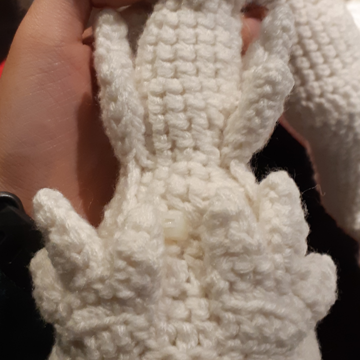 Amigurumi Reshiram, front view of zip ties fastened into the neck