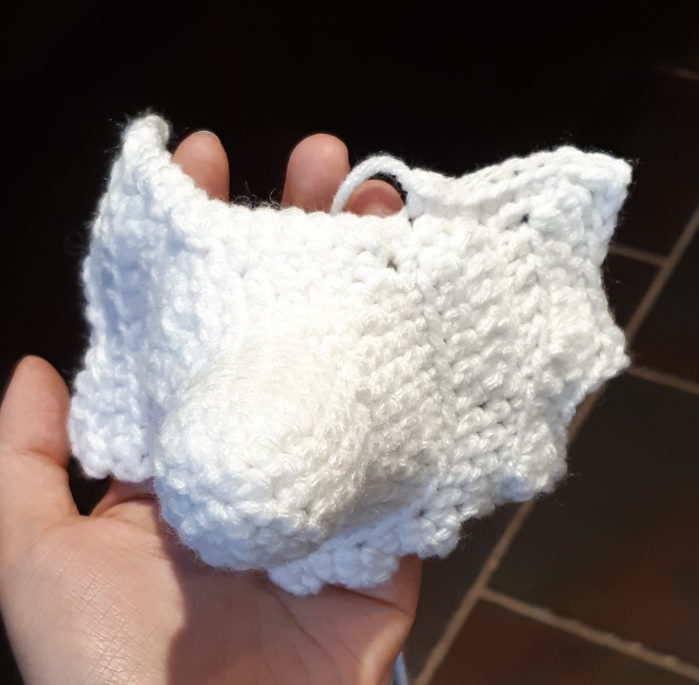 Amigurumi Reshiram, front view of face piece