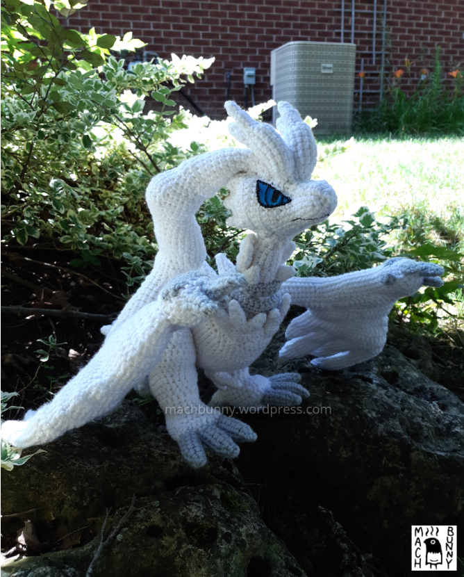 Amigurumi Reshiram, alternate front view