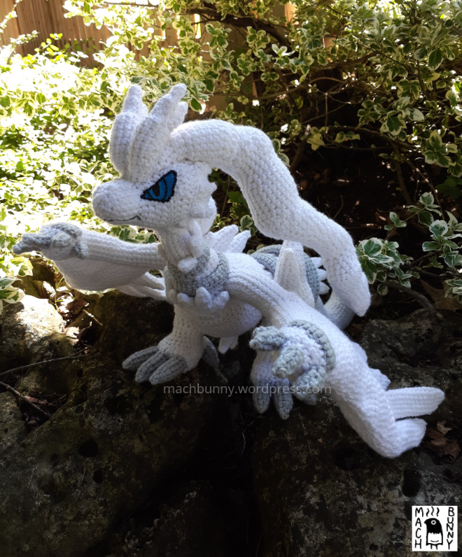 Amigurumi Reshiram, front view