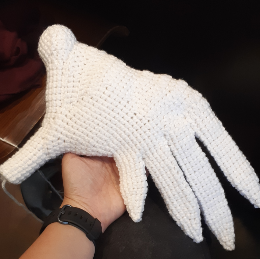 Amigurumi Reshiram, front view of wing piece