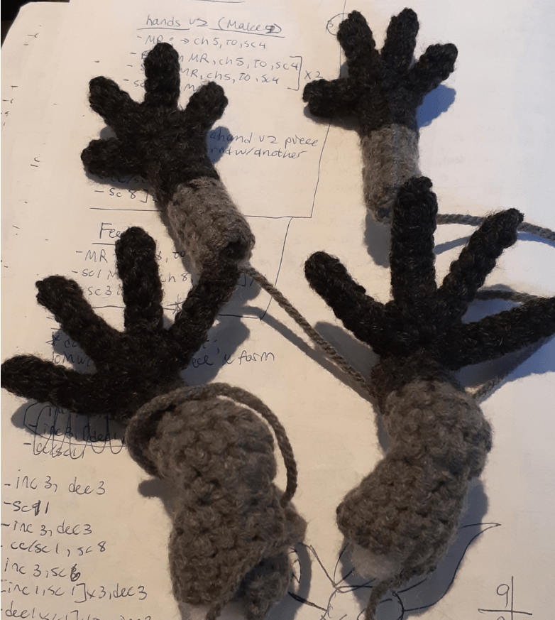 Amigurumi Salandit, showing completed leg pieces