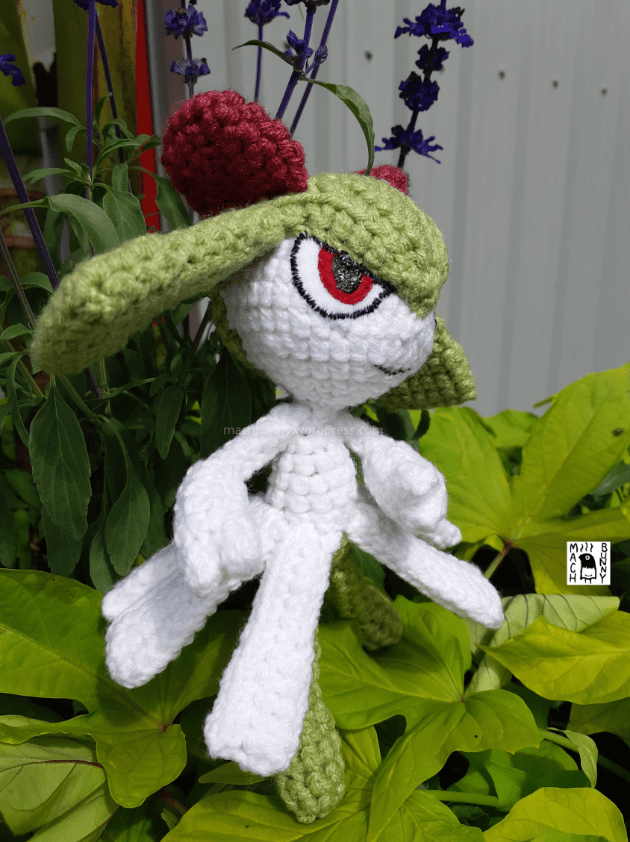 Amigurumi Kirlia, side view