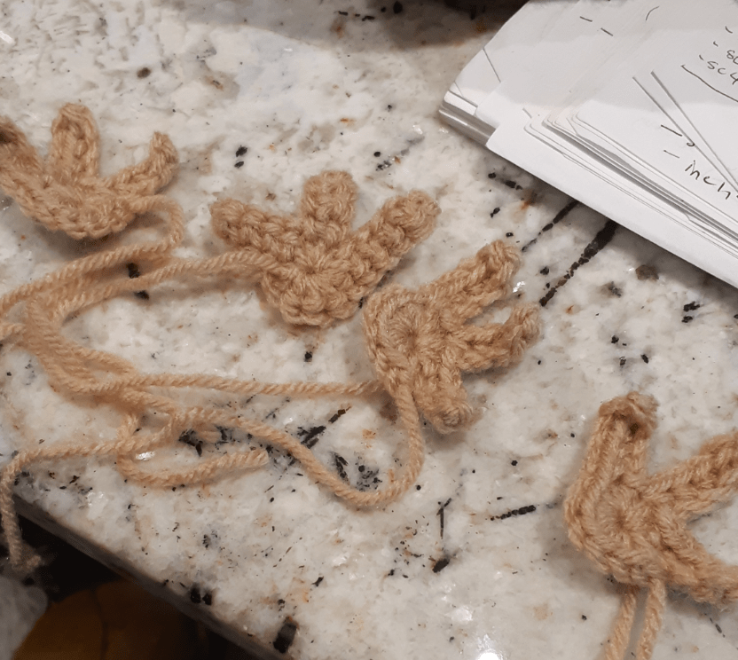 Amigurumi Raticate, completed pieces for the hands