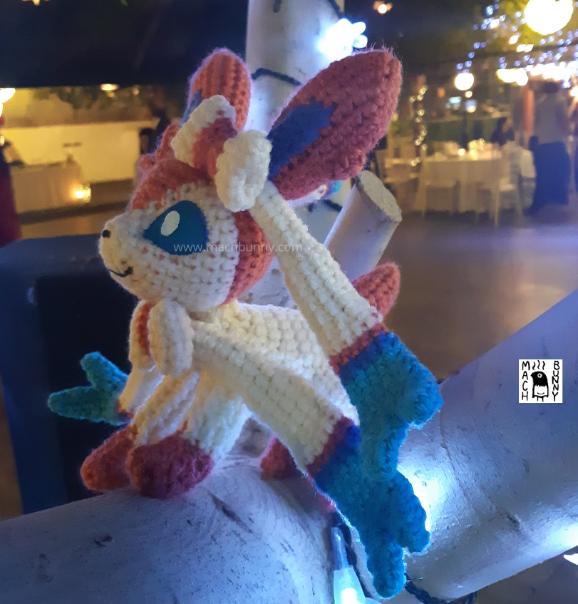 Amigurumi Sylveon, side view