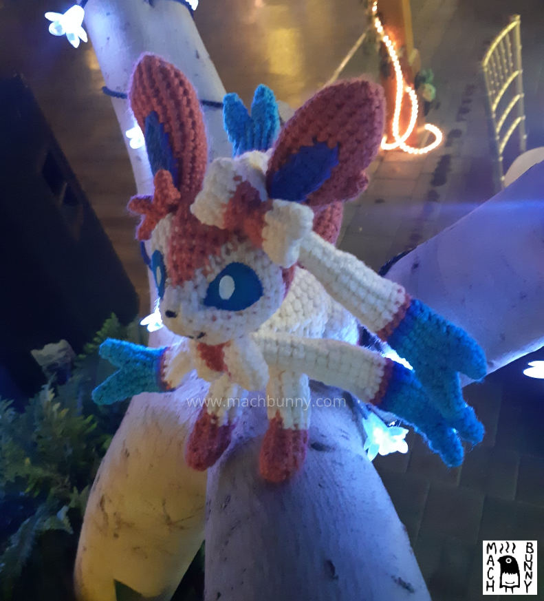 Amigurumi Sylveon, front view from top down