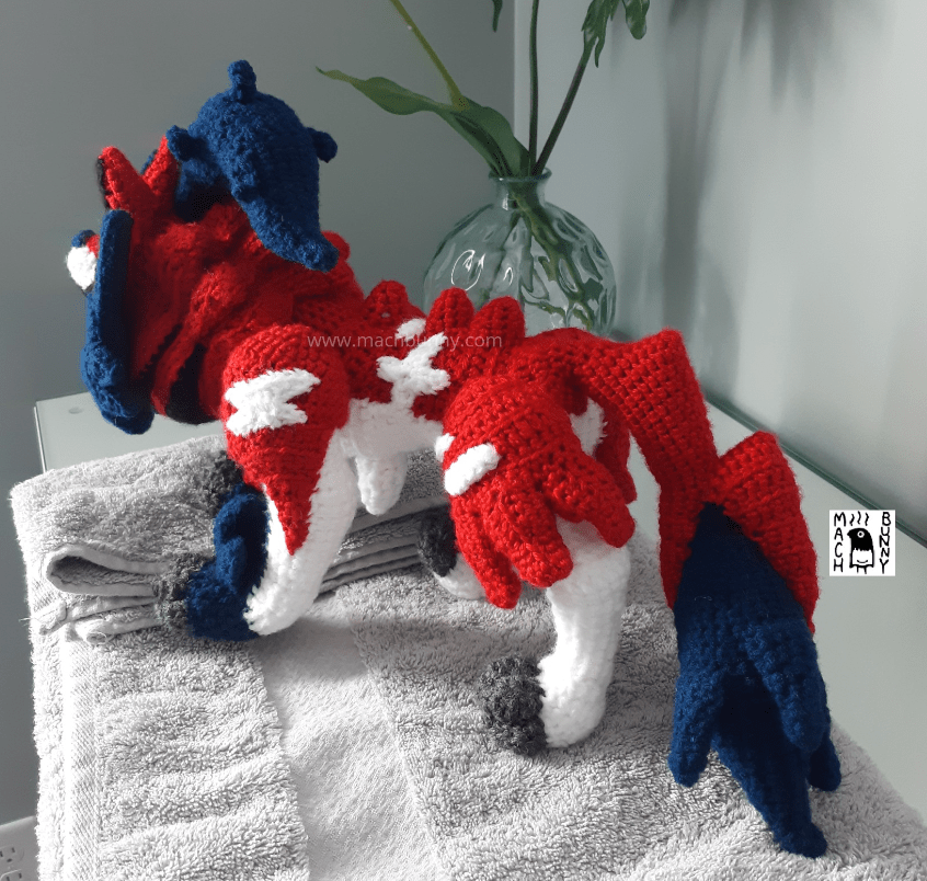 Amigurumi Zamazenta, back view to the left