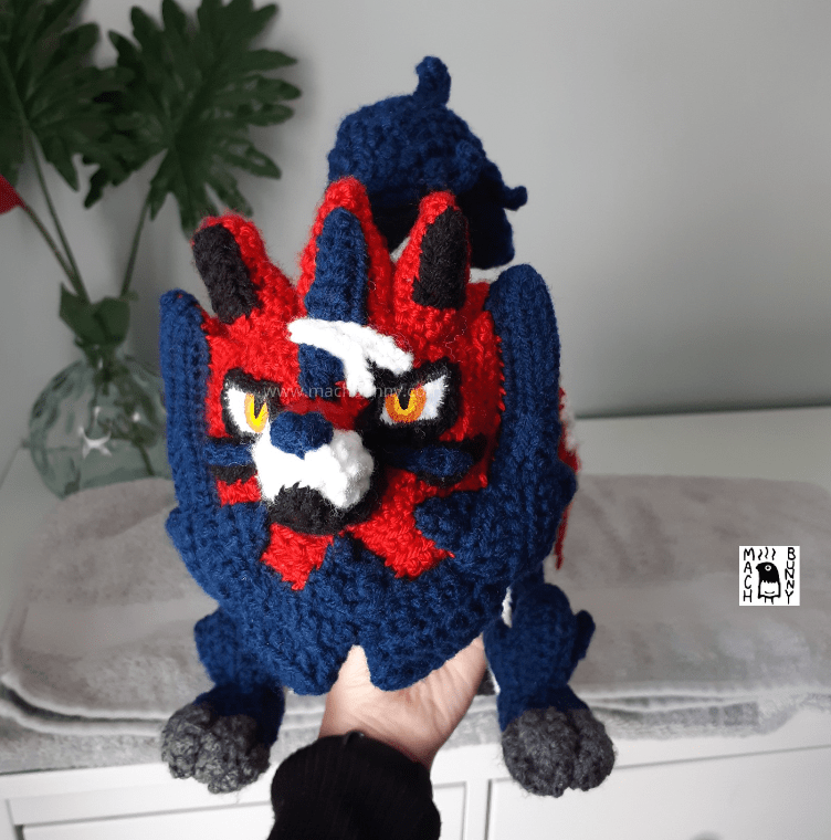 Amigurumi Zamazenta, front view from face-on