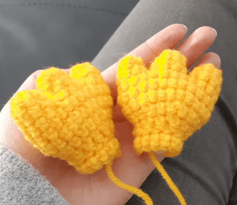 Amigurumi Gatomon, showing base glove paw pieces